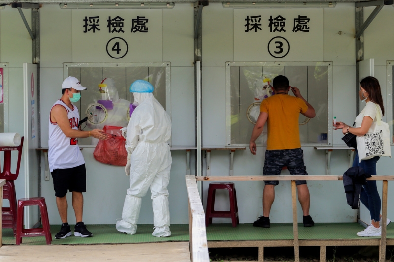 臺(tái)灣本地疫情持續(xù)升溫，不少民眾涌入各篩檢站篩檢。(本報(bào)系資料照) 圖片來(lái)源：臺(tái)灣“中時(shí)新聞網(wǎng)”.jpg