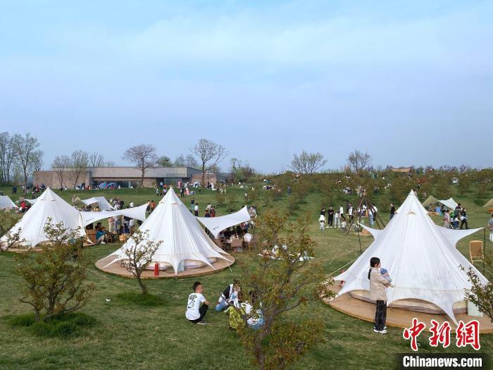 資料圖：西安市周邊的一處露營地。 張一辰 攝