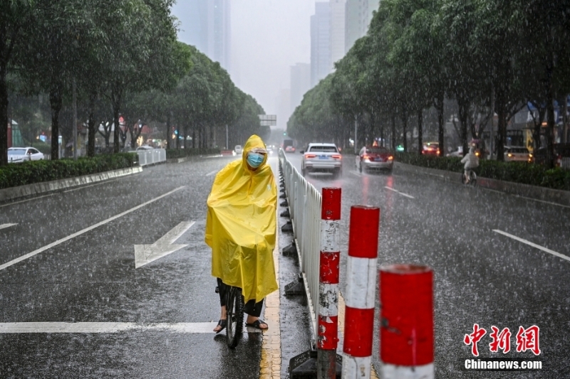 強降水云團(tuán)抵達(dá) 廣州多區(qū)發(fā)布暴雨預(yù)警