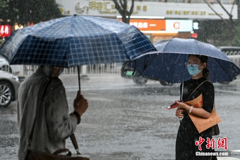 強降水云團(tuán)抵達(dá) 廣州多區(qū)發(fā)布暴雨預(yù)警
