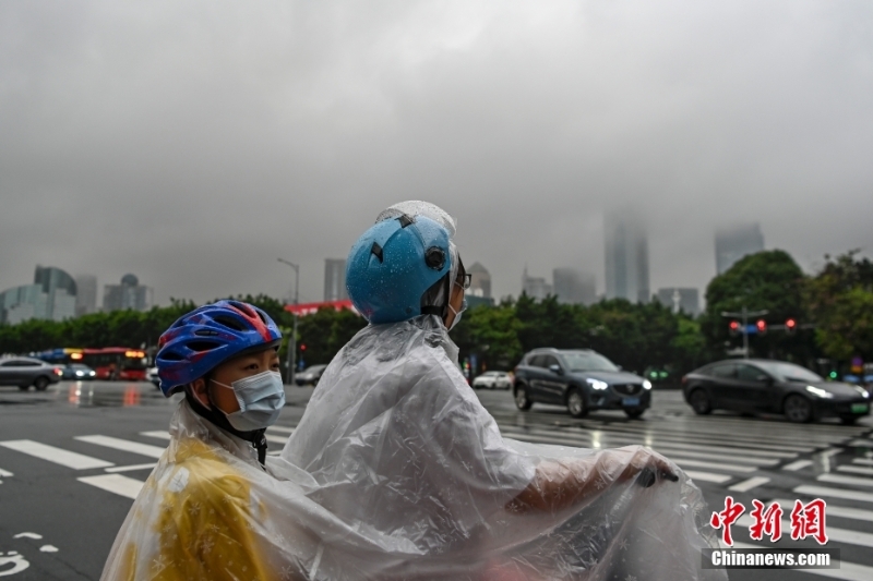 強降水云團(tuán)抵達(dá) 廣州多區(qū)發(fā)布暴雨預(yù)警