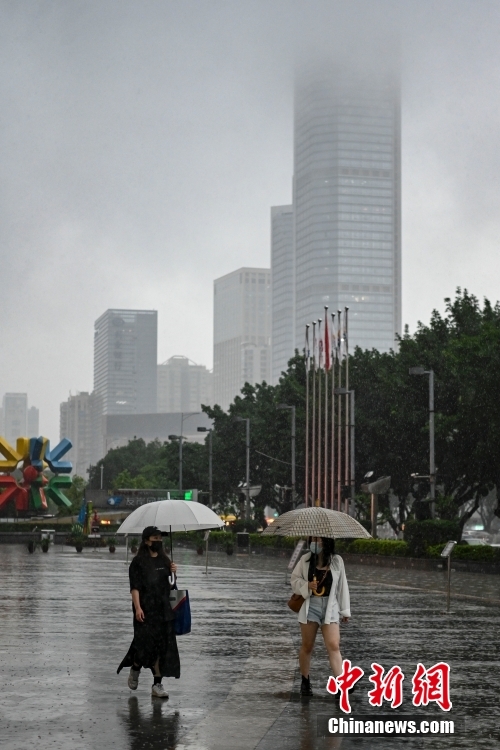 強降水云團(tuán)抵達(dá) 廣州多區(qū)發(fā)布暴雨預(yù)警