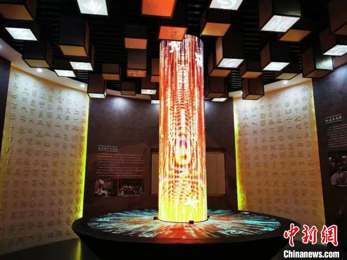 圖為貴州水族文化博物館水書展示區(qū)?！≠F州水族文化博物館供圖
