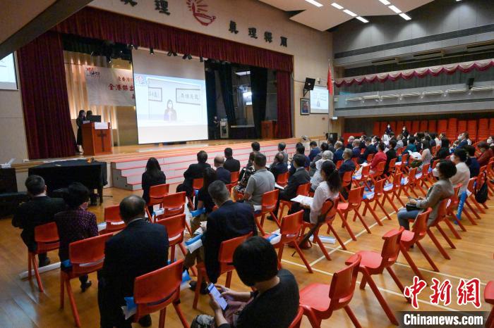 “全港杰出普通話教師嘉許禮”現(xiàn)場?！￡愑乐Z 攝
