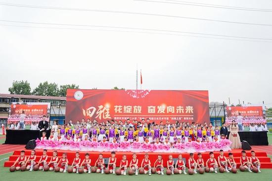 西安市灞橋區(qū)東城第二小學“名校+”校園文化藝術(shù)節(jié)舉行