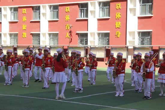 榆林高新小學(xué)舉行新隊員入隊儀式暨第十屆校園文化藝術(shù)節(jié)活動