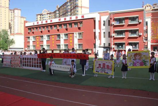 榆林高新小學(xué)舉行新隊員入隊儀式暨第十屆校園文化藝術(shù)節(jié)活動
