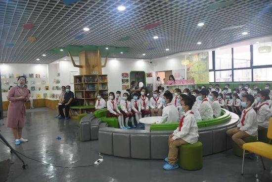 懷化市歐城小學(xué)隆重舉行閱讀節(jié)暨“智慧繪本館開館”活動(dòng)