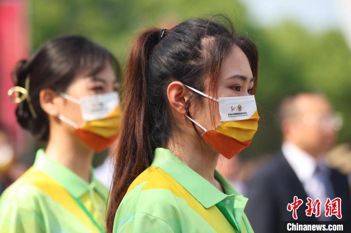 東南大學(xué)志愿者參加校慶活動(dòng)?！°蟛?攝