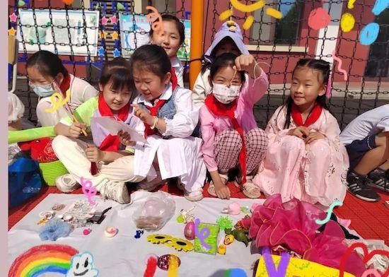 青島市城陽(yáng)區(qū)夏莊街道夏莊小學(xué)開展童心沐黨恩系列慶?；顒?dòng)