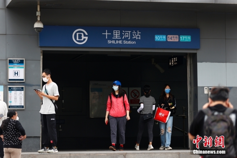 北京朝陽(yáng)、豐臺(tái)除部分封管控區(qū)外恢復(fù)公共交通運(yùn)營(yíng)服務(wù)