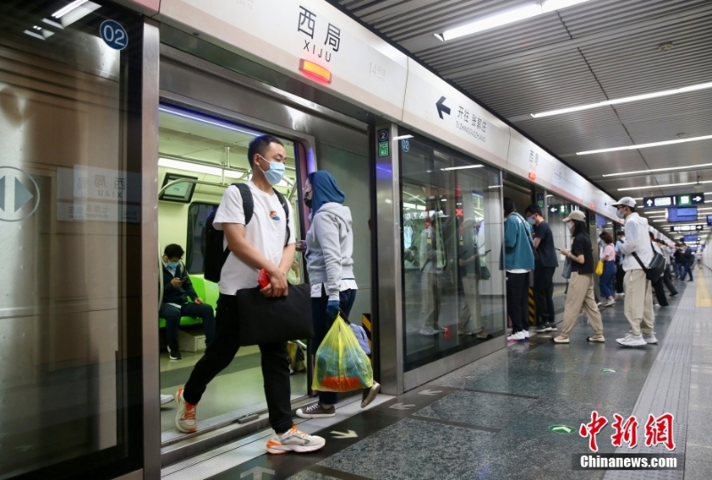 北京朝陽(yáng)、豐臺(tái)除部分封管控區(qū)外恢復(fù)公共交通運(yùn)營(yíng)服務(wù)