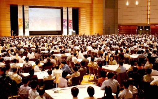 2002：啟動高官問責(zé)