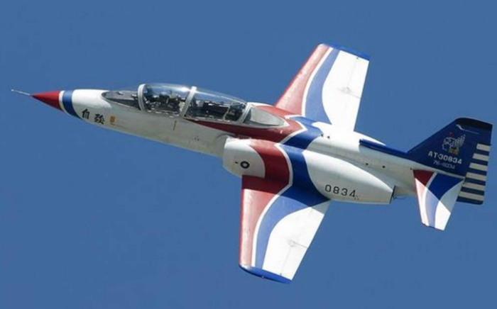 最近臺(tái)空軍官校AT-3教練機(jī)失事引發(fā)輿論關(guān)注，AT-3教練機(jī)已接近使用40年，確實(shí)是應(yīng)該考慮予以汰換。圖為同型機(jī)資料照。（臺(tái)灣《中國(guó)時(shí)報(bào)》數(shù)據(jù)庫(kù)）