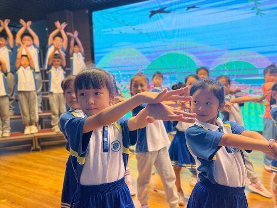 濟南市市中區(qū)文景小學舉行第十八屆班級文化藝術(shù)節(jié)匯演活動