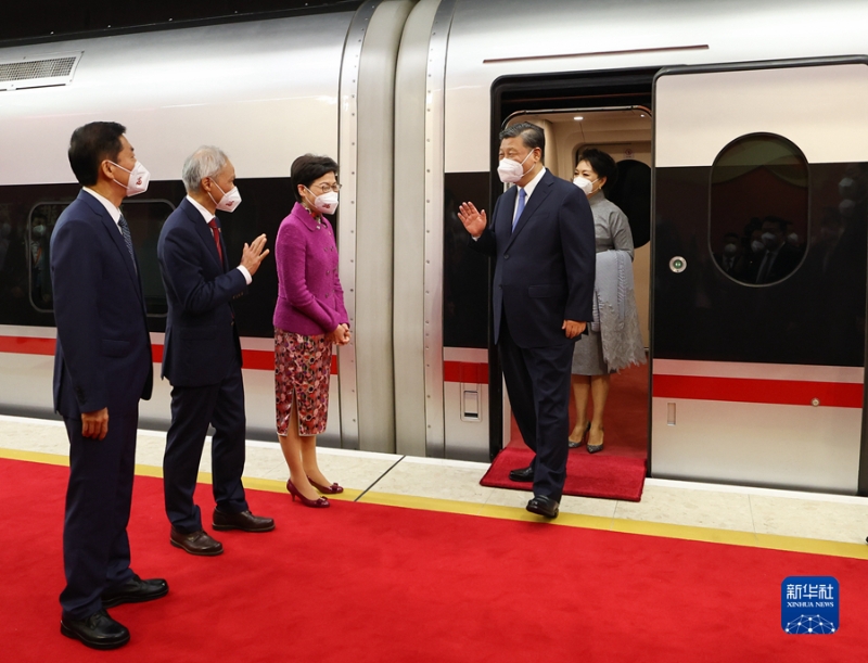 習(xí)近平抵達香港