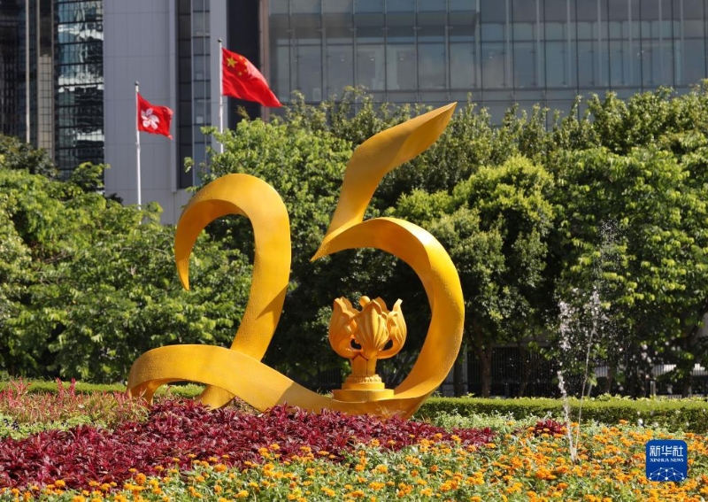 6月28日在香港街頭拍攝的慶祝香港回歸祖國25周年街景。新華社記者 李鋼 攝
