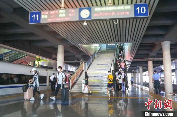 圖為7月1日暑運(yùn)首日的南昌西站。(資料圖) 劉力鑫 攝