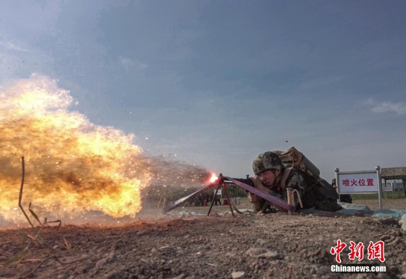 40℃高溫 武警上海總隊“三實”訓(xùn)練戰(zhàn)味十足