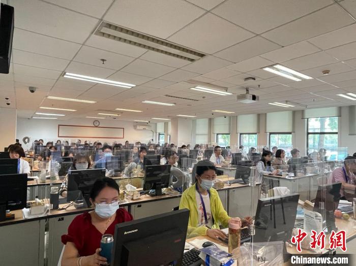 浙江2022年高考評(píng)卷現(xiàn)場(chǎng)?！⊥τ?攝