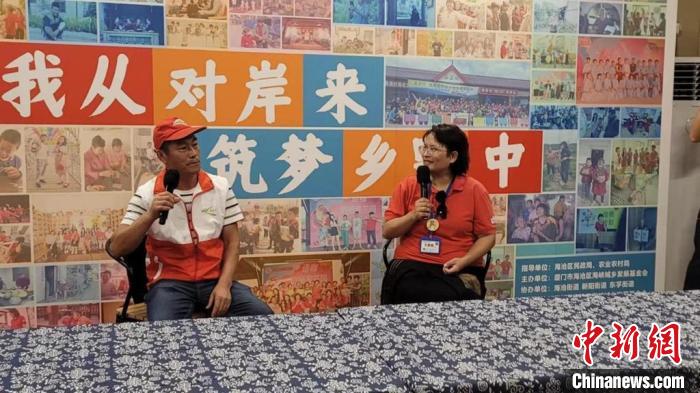 圖為周文考(左)和社造員王嘉麟(右)進(jìn)行“筑夢(mèng)”分享，　葉藝琳 攝