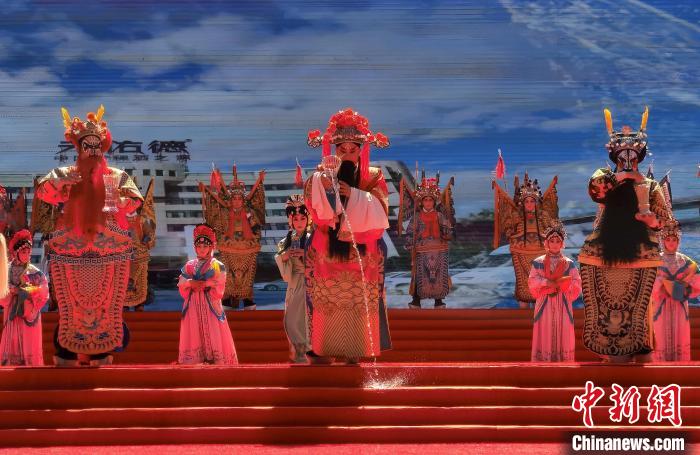 圖為開幕式引子《秦韻酒香》。　祁增蓓 攝