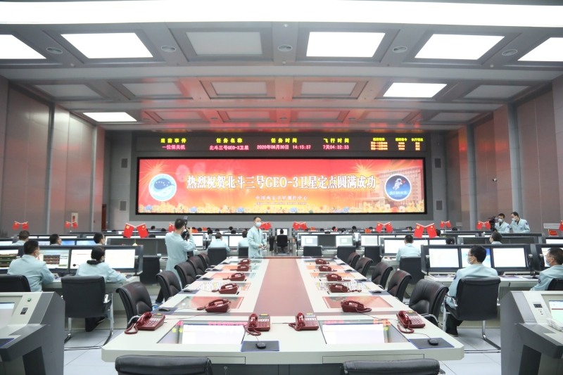 2020年6月30日，北斗三號最后一顆全球組網(wǎng)衛(wèi)星暨第55顆北斗導(dǎo)航衛(wèi)星成功定點在東經(jīng)110.5°工作軌位，標志中國北斗衛(wèi)星導(dǎo)航系統(tǒng)向全球組網(wǎng)完成邁出重要一步。（圖源：中新社）