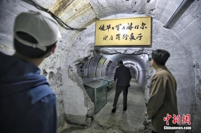 7月26日，內(nèi)蒙古呼倫貝爾市，參加“復興有我——在京臺灣青年邊疆行”活動的臺青在世界反法西斯戰(zhàn)爭海拉爾紀念園地下要塞參訪。 <a target='_blank' href='/'>中新社</a>記者 李雪峰 攝