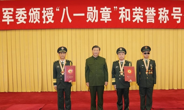 中央軍委舉行頒授“八一勛章”和榮譽(yù)稱(chēng)號(hào)儀式