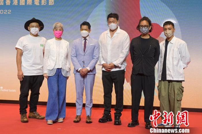 香港藝人郭富城(左三)與電影《風再起時》團隊出席發(fā)布會。