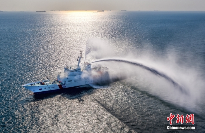 資料圖為海事巡航救助船“海巡06”輪。（無人機照片） 中新社發(fā) 福建海事局 供圖.jpg