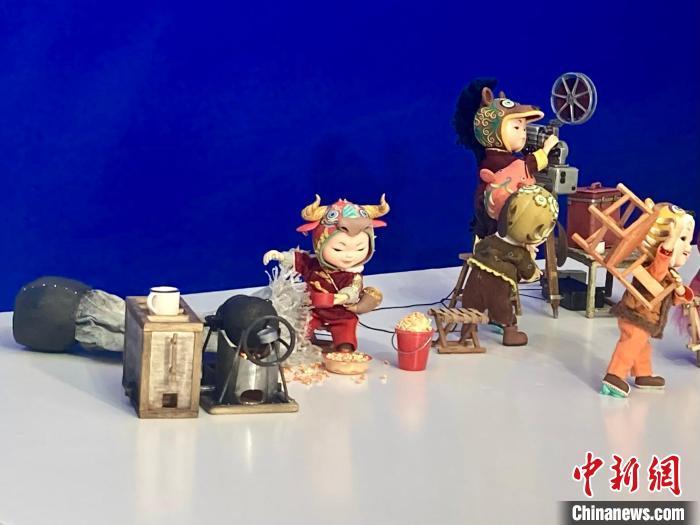 圖為第十二屆北京國(guó)際電影節(jié)動(dòng)畫宣傳片的主角——十二個(gè)生肖福娃。　徐婧 攝