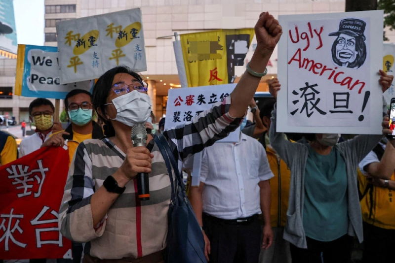 臺(tái)北街頭有民眾抗議佩洛西抵臺(tái)竄訪(fǎng)。（圖源：路透社）