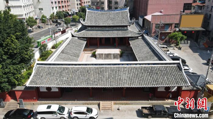 閩清文廟始建宋景德四年(公元1007年)，占地面積6201平方米，在福州“十邑”縣級文廟中規(guī)模最大?！∈Y祖德 攝