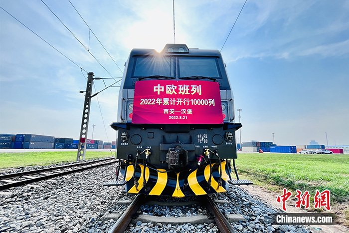 圖為列車整裝待發(fā)。 <a target='_blank' href='/'>中新社</a>發(fā) 黃鑫 攝