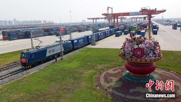 圖為列車整裝待發(fā)。（無人機照片） <a target='_blank' href='/'>中新社</a>發(fā) 黃鑫 攝