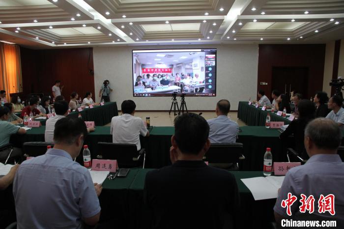 魯臺中華教育論壇“云端”舉行，為兩岸專家、學者提供交流平臺。　呂妍 攝