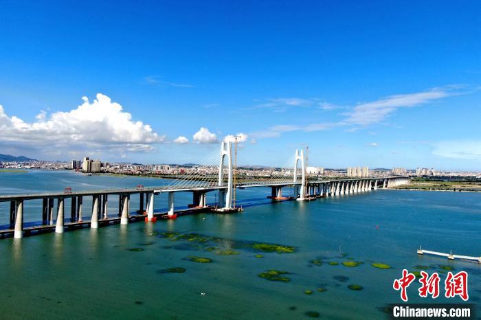 航拍福廈高鐵跨海大橋。　南昌鐵路供圖