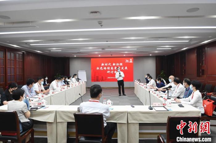 中共一大紀(jì)念館在初心教室召開了專家研討會?！≈泄惨淮蠹o(jì)念館供圖