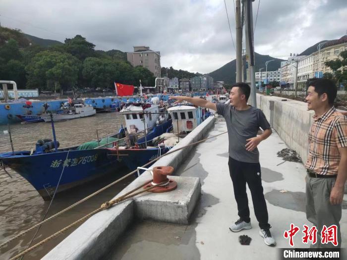 寧波象山，漁船靠港避風(fēng)?！【粝值?供圖