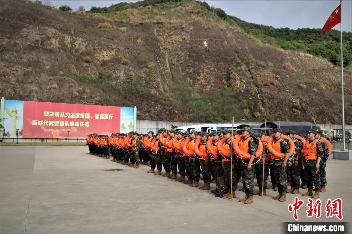 武警舟山支隊(duì)整裝待發(fā)?！垥詰c供圖