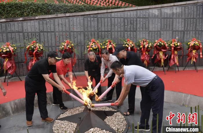 點亮長明火?！＄娦?攝