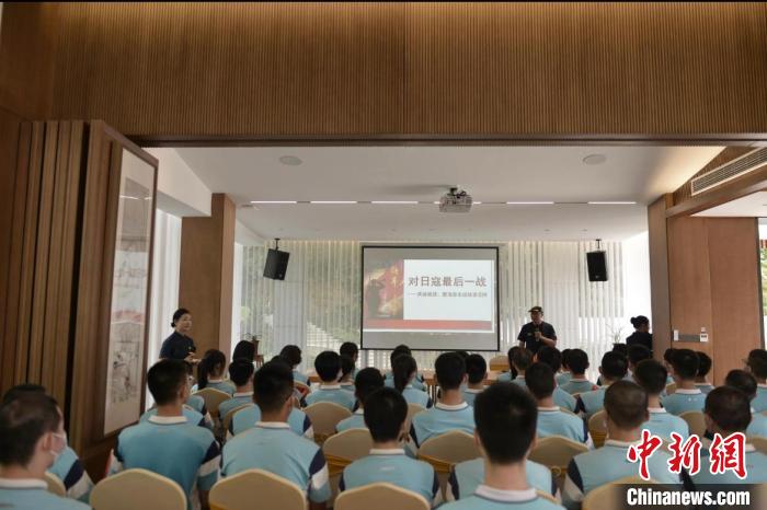 “閩海歷史講堂”，抗戰(zhàn)志士后人陳魯生開講《抗日戰(zhàn)爭中對日寇最后一戰(zhàn)》。　鐘欣 攝