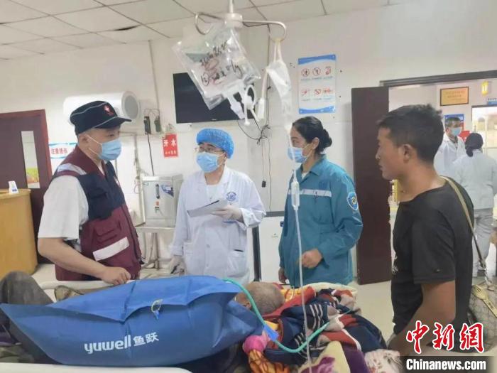 救治現(xiàn)場?！∷拇ㄊ≈嗅t(yī)藥管理局供圖