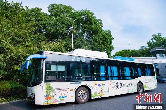 乘著公交去看展：“慈孝公交”與知名漫畫家跨界聯動