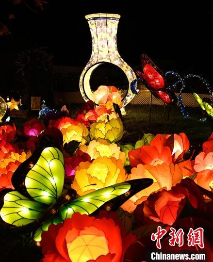 香港特區(qū)政府康樂及文化事務(wù)署將于7日至12日舉辦中秋彩燈展?！≌侣劸W(wǎng) 攝