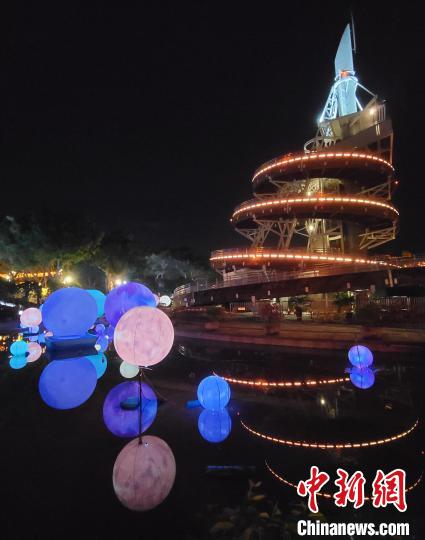 香港特區(qū)政府康樂及文化事務(wù)署將于7日至12日舉辦中秋彩燈展?！≌侣劸W(wǎng) 攝