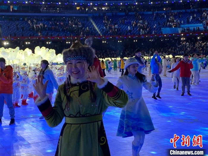 圖為安蕊在2022北京冬奧會開幕式上留影?！“踩锕﹫D