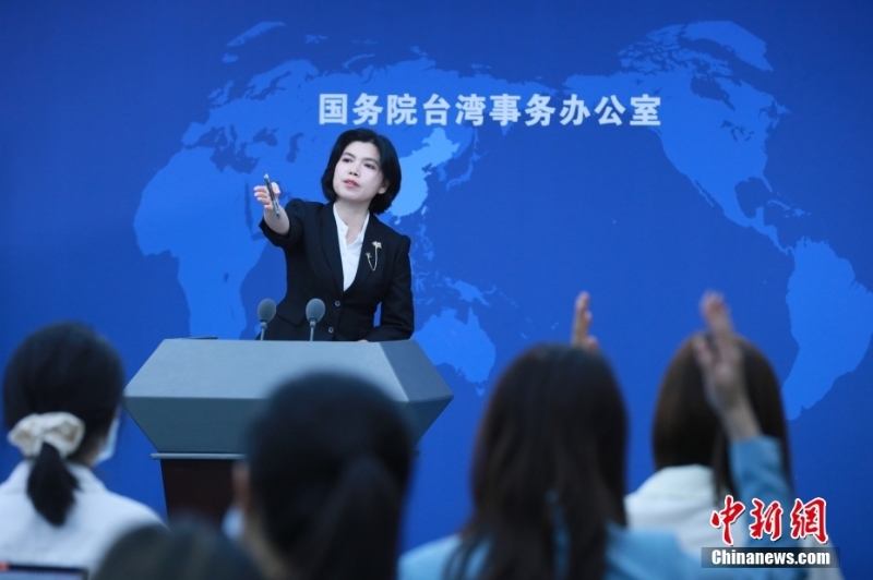 9月14日，國務(wù)院臺辦在北京舉行例行新聞發(fā)布會。針對民進黨當(dāng)局聲稱“阻擋復(fù)必泰疫苗進臺的是大陸”，國務(wù)院臺辦發(fā)言人朱鳳蓮表示，對民進黨的所作所為，相信廣大臺灣民眾自有公論。 <a target='_blank' href='/'>中新社</a>記者 楊可佳 攝