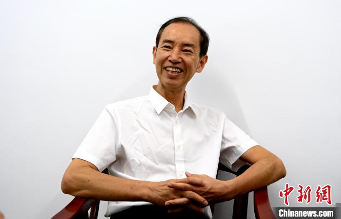 長泰區(qū)老科協(xié)會(huì)長薛明發(fā)講述兩岸同名村交流故事?！埥鸫?攝